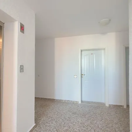 One Bedroom Appartement