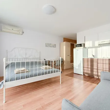 One Bedroom Appartement